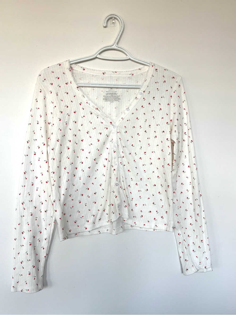 No Boundaries White Ribbed V-Neck Long Sleeve Top with Red Floral Print